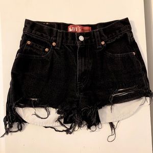 Vintage Levi’s Distressed Shorts ✨